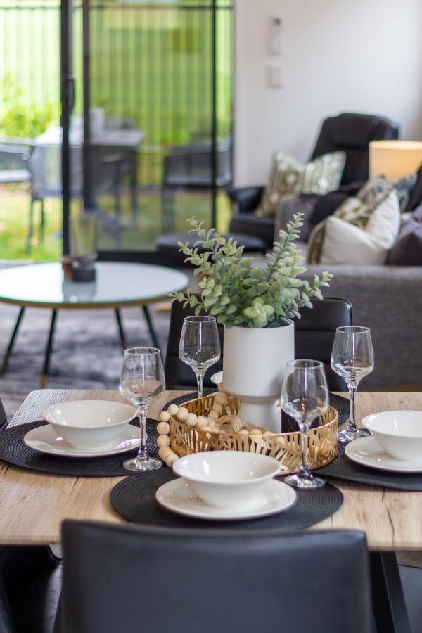 Peaceful Park View Townhouse 2 Bed W/Carpark Apartment ไครสต์เชิร์ช ภายนอก รูปภาพ