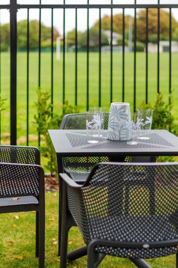 Peaceful Park View Townhouse 2 Bed W/Carpark Apartment ไครสต์เชิร์ช ภายนอก รูปภาพ