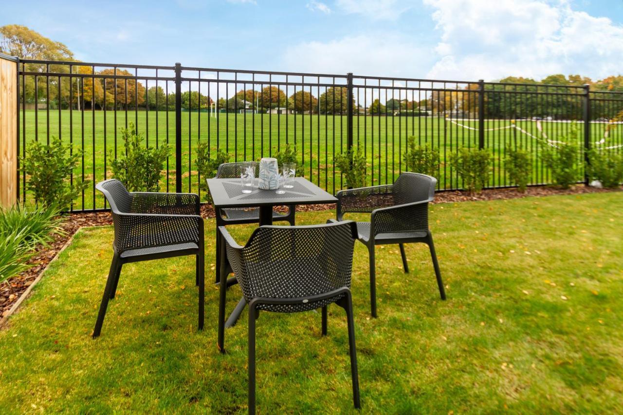 Peaceful Park View Townhouse 2 Bed W/Carpark Apartment ไครสต์เชิร์ช ภายนอก รูปภาพ
